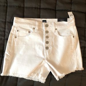 Gap White Shorts 🤍